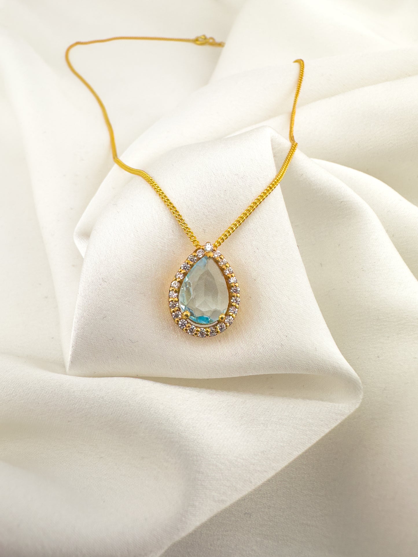 Pear Cut aquamarine pendant | 18ct gold plated